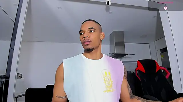 Snapshot of TROYWESLY- chatting on October 5, 9:34 pm TROYWESLY- online show from October 5, 9:34 pm