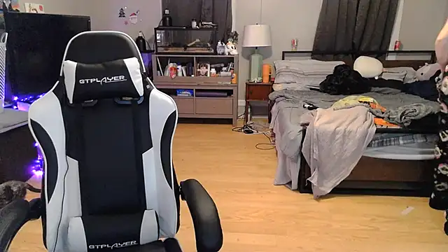 Elliewgfs online show from December 11, 2:41 am