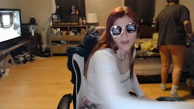 Elliewgfs online show from February 8, 4:14 am