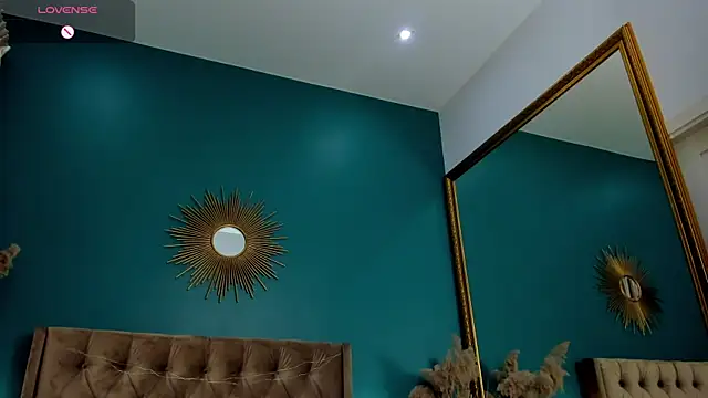 Snapshot of AprilWong chatting on March 5, 5:50 am AprilWong online show from March 5, 5:50 am