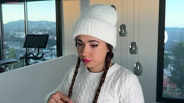 Snapshot of Mika_Miller chatting on December 19, 4:13 pm Mika Miller online show from December 19, 4:13 pm