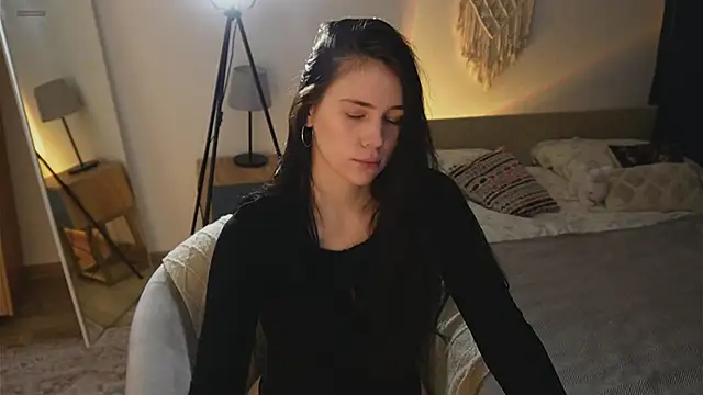 jennetdoll online show from October 21, 1:23 pm