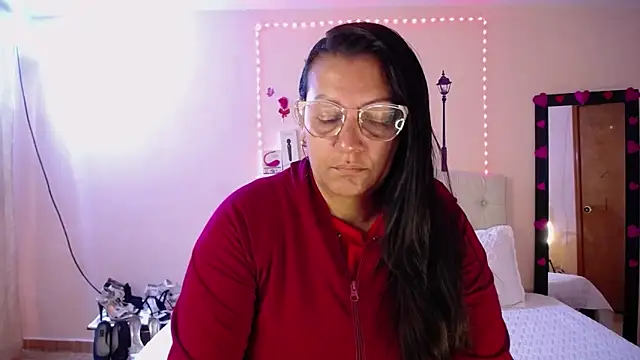 Victoria Red01 online show from February 4, 2:10 pm