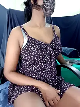 Snapshot of Midnight_Blossom chatting on February 10, 9:04 pm Midnight Blossom online show from February 10, 9:04 pm