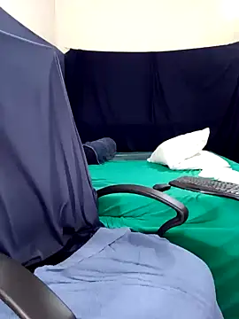 Snapshot of Midnight_Blossom chatting on February 18, 12:37 am Midnight Blossom online show from February 18, 12:37 am