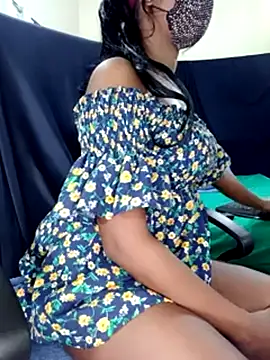 Snapshot of Midnight_Blossom chatting on March 21, 9:23 pm Midnight Blossom online show from March 21, 9:23 pm