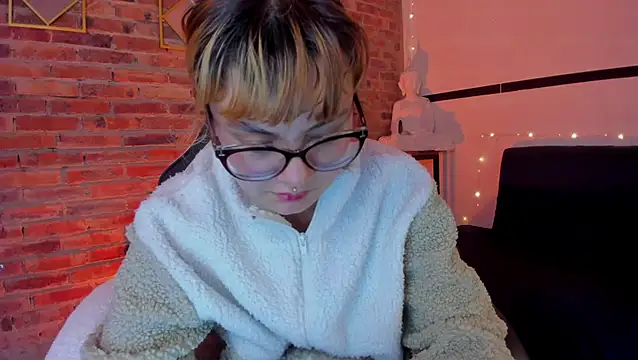 Sweet Namii online show from March 18, 7:30 am