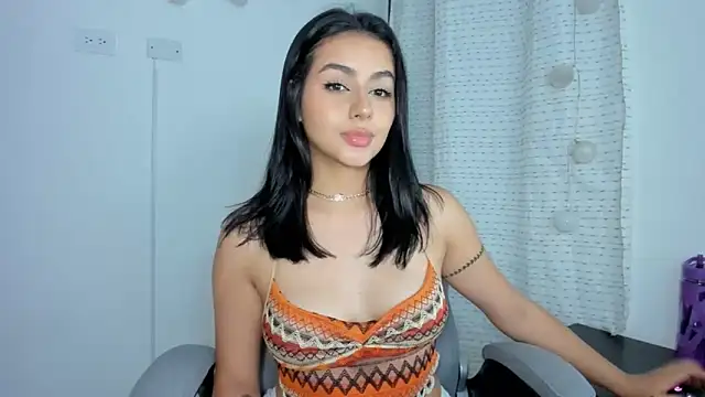 julia strauns online show from February 12, 8:27 am