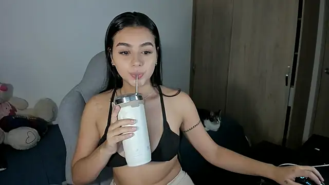 julia strauns online show from October 8, 5:27 am