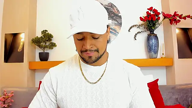 Snapshot of MikeEstevess chatting on December 5, 10:56 pm MikeEstevess online show from December 5, 10:56 pm