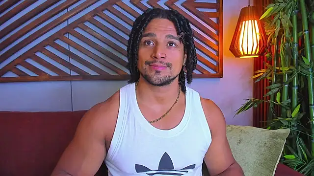 Snapshot of MikeEstevess chatting on January 25, 6:34 am MikeEstevess online show from January 25, 6:34 am