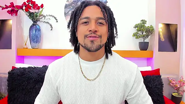 Snapshot of MikeEstevess chatting on January 30, 6:35 am MikeEstevess online show from January 30, 6:35 am