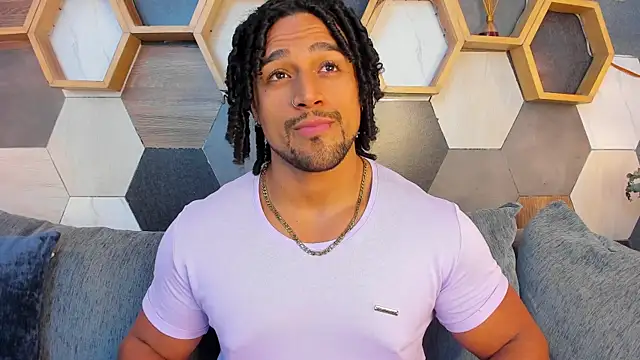 Snapshot of MikeEstevess chatting on February 14, 3:11 am MikeEstevess online show from February 14, 3:11 am