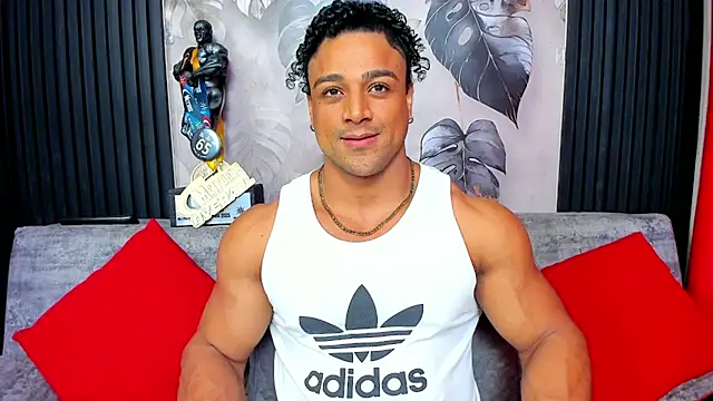 Snapshot of MikeEstevess chatting on November 17, 10:32 am MikeEstevess online show from November 17, 10:32 am