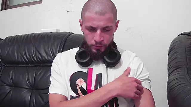 Snapshot of jimmyy_ chatting on October 15, 4:18 pm jimmyy  online show from October 15, 4:18 pm