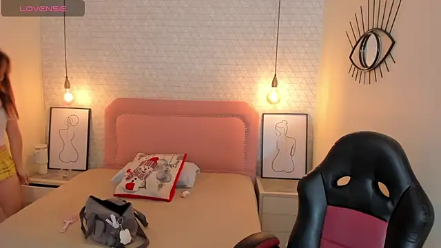 Kittytimberlake online show from December 5, 12:47 pm