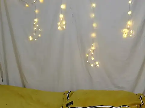 Snapshot of StarBarbiee chatting on December 17, 8:26 pm StarBarbiee online show from December 17, 8:26 pm