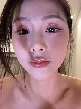 Momoever123456 online show from April 8, 3:34 pm