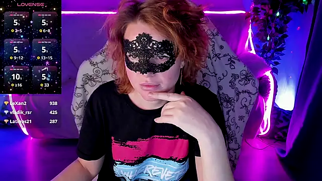 Snapshot of Sexy-Housewife chatting on December 2, 2:20 am Sexy-Housewife online show from December 2, 2:20 am