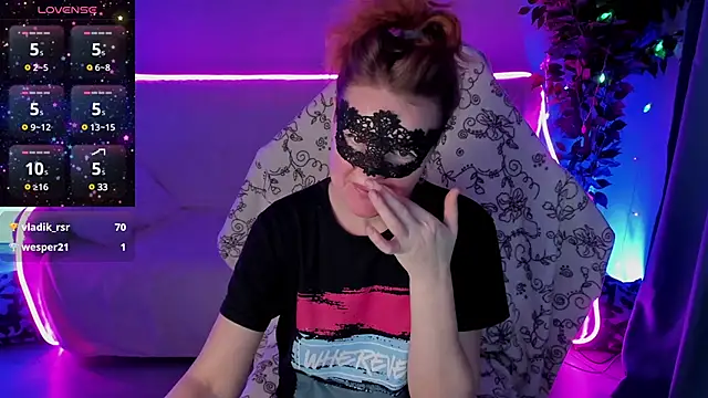 Snapshot of Sexy-Housewife chatting on December 7, 12:08 am Sexy-Housewife online show from December 7, 12:08 am