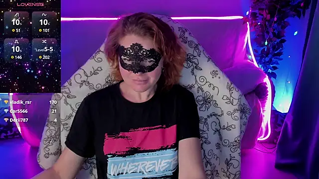 Snapshot of Sexy-Housewife chatting on December 8, 12:51 am Sexy-Housewife online show from December 8, 12:51 am