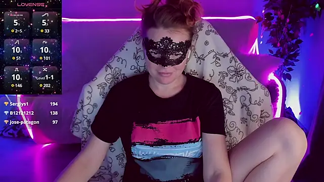 Snapshot of Sexy-Housewife chatting on January 21, 1:08 am Sexy-Housewife online show from January 21, 1:08 am