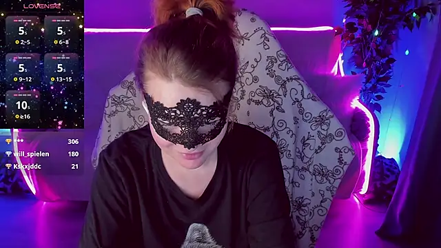 Snapshot of Sexy-Housewife chatting on January 26, 2:56 am Sexy-Housewife online show from January 26, 2:56 am