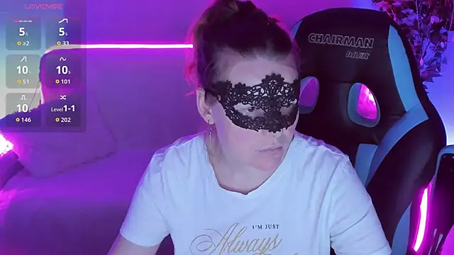 Snapshot of Sexy-Housewife chatting on September 18, 7:05 pm Sexy-Housewife online show from September 18, 7:05 pm