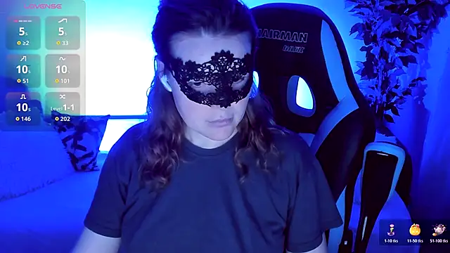 Snapshot of Sexy-Housewife chatting on November 1, 7:05 pm Sexy-Housewife online show from November 1, 7:05 pm