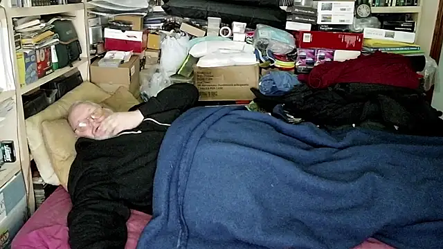 hadeszeuss2 online show from December 18, 5:42 pm