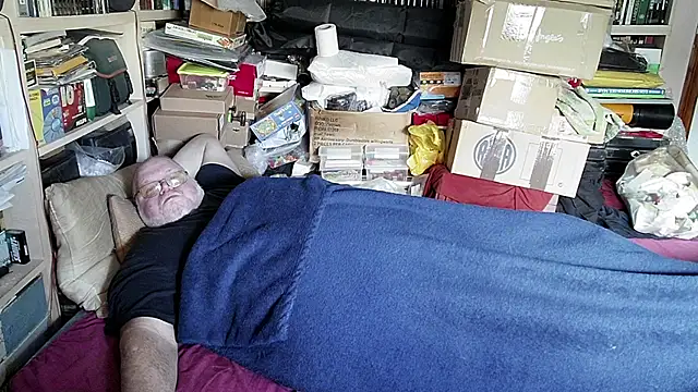 hadeszeuss2 online show from February 7, 2:15 pm