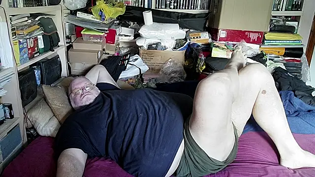 hadeszeuss2 online show from February 19, 2:44 pm