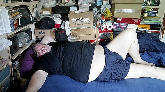 hadeszeuss2 online show from April 23, 2:41 pm