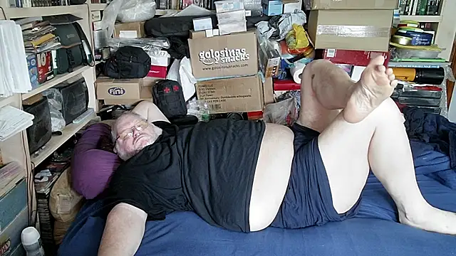 hadeszeuss2 online show from April 24, 2:19 pm