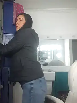 Snapshot of Camille_jhonson chatting on January 19, 10:39 am Camille jhonson online show from January 19, 10:39 am