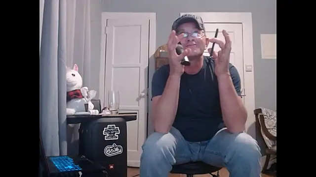 straightinyou online show from January 19, 4:44 am