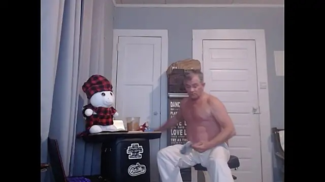 straightinyou online show from February 2, 12:09 am