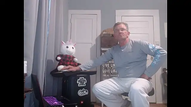 straightinyou online show from February 3, 6:49 pm