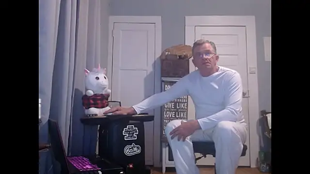 straightinyou online show from February 4, 2:07 am