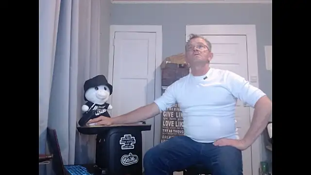 straightinyou online show from February 9, 12:06 am