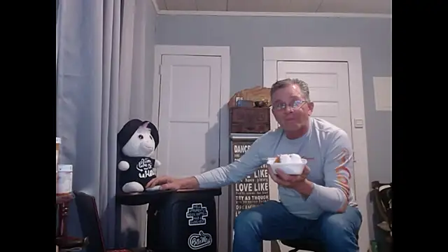 straightinyou online show from February 10, 12:41 am