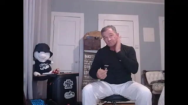 straightinyou online show from February 12, 8:18 pm