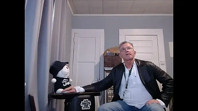 straightinyou online show from February 13, 11:04 pm