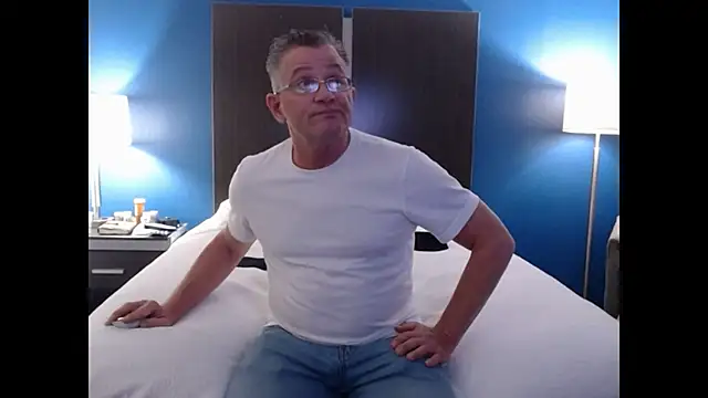 straightinyou online show from February 25, 12:14 am