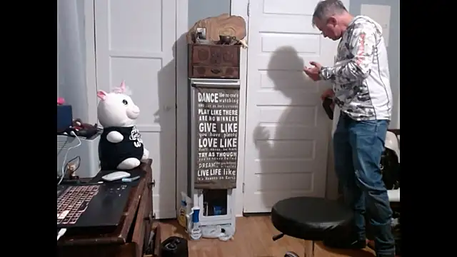 straightinyou online show from March 4, 3:00 am