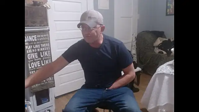 straightinyou online show from March 10, 2:17 am