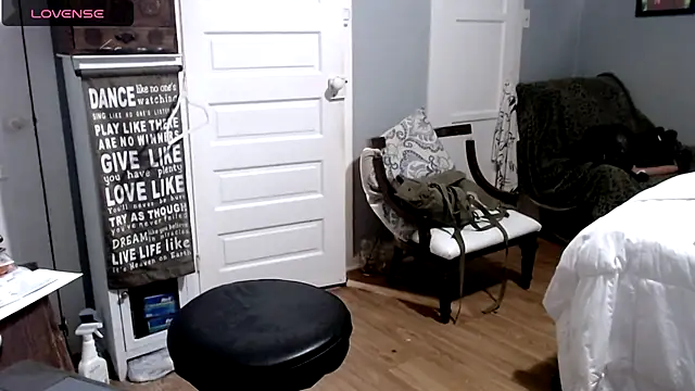 straightinyou online show from March 23, 3:43 am