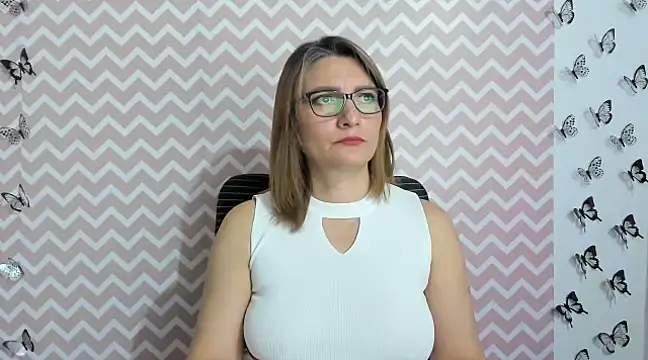 Amie Adams82  online show from December 2, 4:42 pm