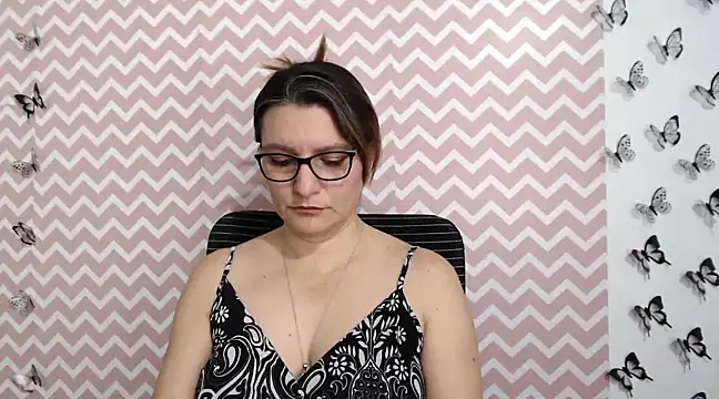 Amie Adams82  online show from February 3, 4:10 pm