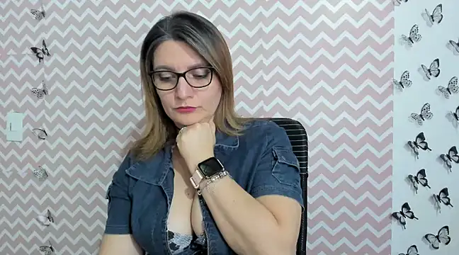 Amie Adams82  online show from February 11, 8:31 pm